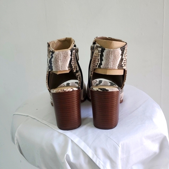 NEW Kensli Sandal VINCE CAMUTO Taupe Size 7, 8, 9 and 10 - Picture 8 of 12